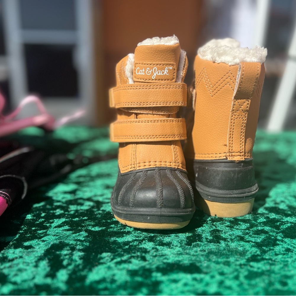 Cat & Jack Kids' Tan and Black Winter Boots